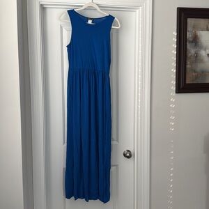 Maxi Dress w/pockets. Never Worn M